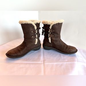 NWOT UGG Marcella Women’s Leather and Shearling Bootie UGG Australia Akadia Boot